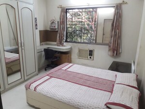 Bedroom in 1 BHK Apartment at Vile Parle West – for Rent