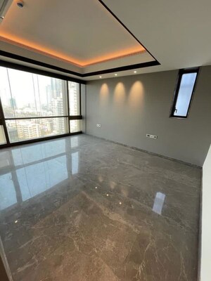 Room in 4 BHK Apartment at Lodha Trump Tower, Worli – for Rent