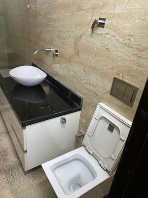 Master Bedroom in 3 BHK Builder Floor at DLF Imperial Residences, Dlf Phase I – for Rent