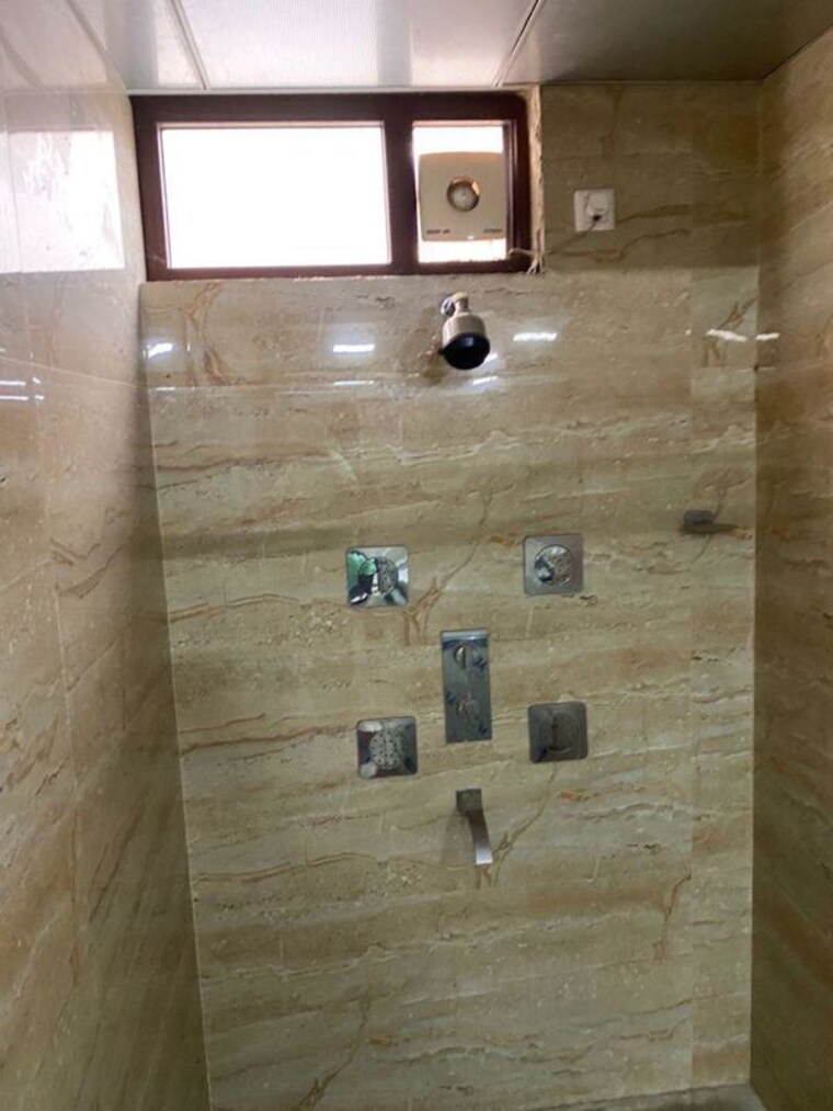 Bathroom, dlf-imperial-residences 3 Bedroom 2500 Sq.Ft. Builder Floor In Dlf Phase I Gurgaon 10128375