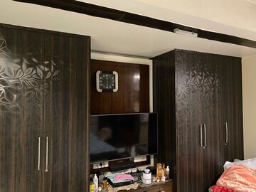 Bedroom in 3 BHK Builder Floor at DLF Imperial Residences, Dlf Phase I – for Rent