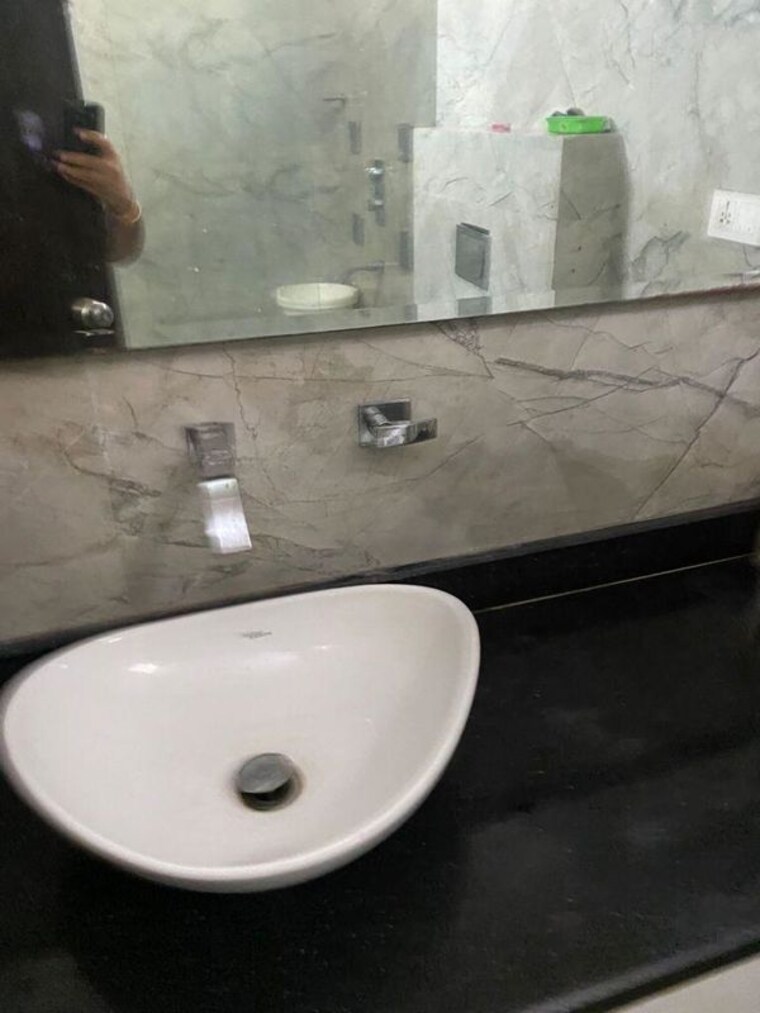 Bathroom, dlf-imperial-residences 3 Bedroom 2500 Sq.Ft. Builder Floor In Dlf Phase I Gurgaon 10128375