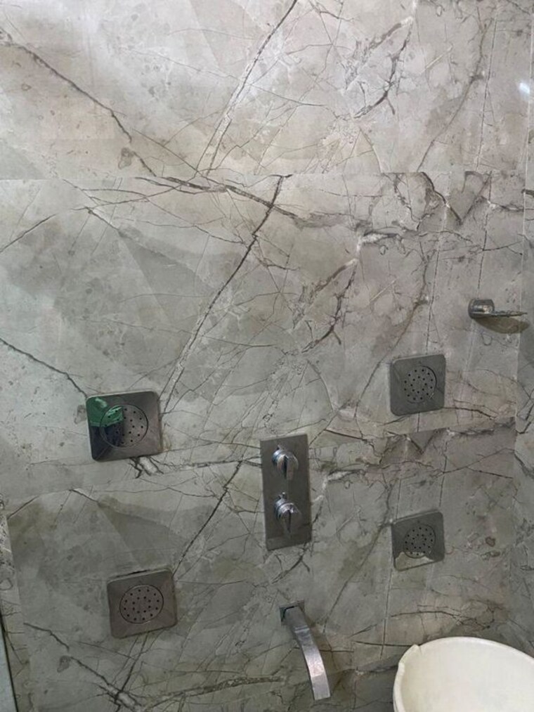 Bathroom, dlf-imperial-residences 3 Bedroom 2500 Sq.Ft. Builder Floor In Dlf Phase I Gurgaon 10128375