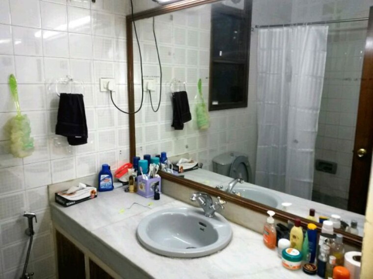 Bathroom, greater kailash i 2 Bedroom 208 Sq.Yd. Builder Floor In Greater Kailash I Delhi 10128377