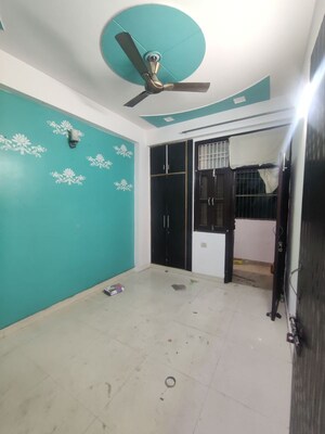 Room in 2 BHK Builder Floor at Akriti Complex, Vaishali Sector 6 – for Rent