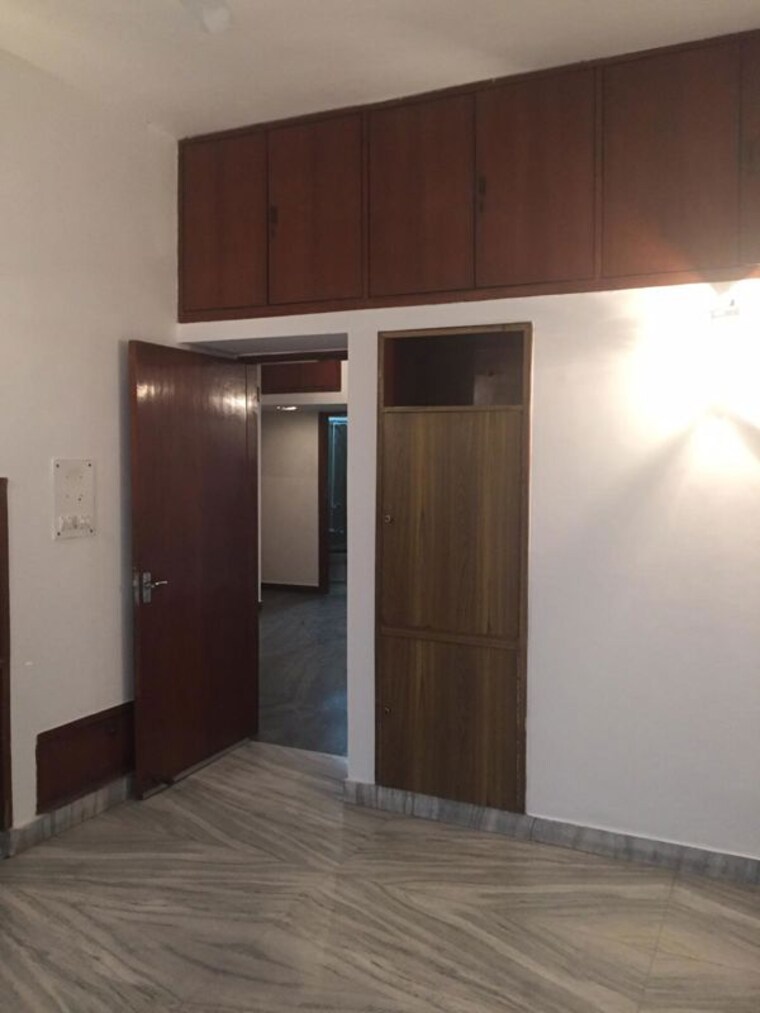 Room, greater kailash part 3 2 Bedroom 217 Sq.Yd. Builder Floor In Greater Kailash Part 3 Delhi 10128403