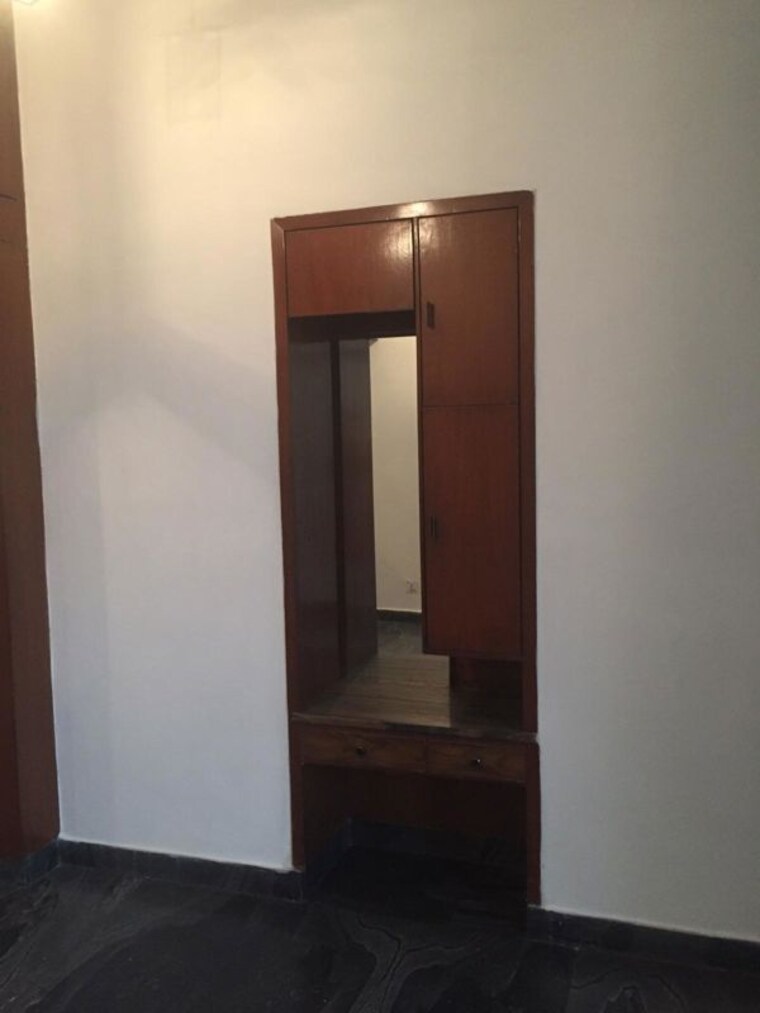 Room, greater kailash part 3 2 Bedroom 217 Sq.Yd. Builder Floor In Greater Kailash Part 3 Delhi 10128403