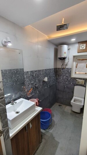 Team Area in 1 BHK Builder Floor at Patel Nagar – for Rent