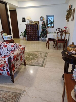 Room in 5 BHK Apartment at Lodha Kiara, Worli – for Rent