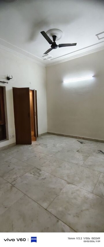 Room in 1.5 BHK Independent House at RWA Apartments Sector 41, Sector 41 – for Rent
