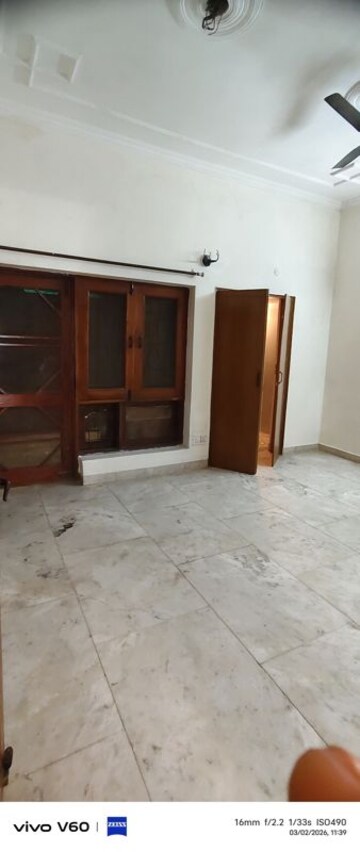 Room in 1.5 BHK Independent House at RWA Apartments Sector 41, Sector 41 – for Rent