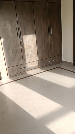 Room in 3 BHK Apartment at Orchid Petals, Sector 49 – for Rent