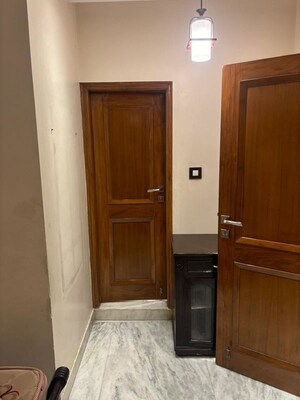 Furnished Amenities in 3 BHK Builder Floor at East Patel Nagar – for Rent