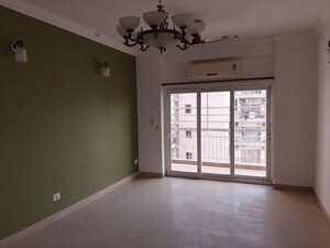 Room in 4 BHK Apartment at MMR 52nd Avenue, Sector 52 – for Rent