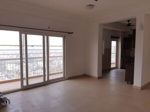 Room in 4 BHK Apartment at MMR 52nd Avenue, Sector 52 – for Rent