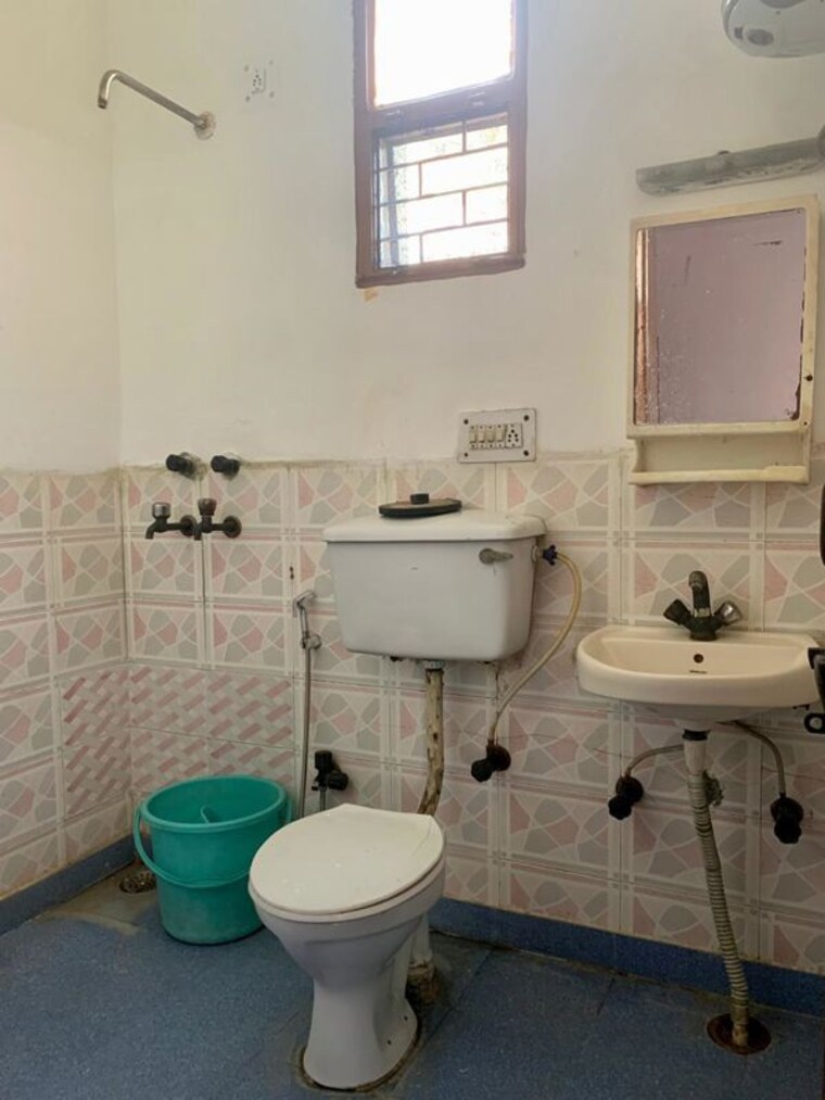 Bathroom, alok-vihar 2 Bedroom 880 Sq.Ft. Apartment In Sector 50 Noida 10128481