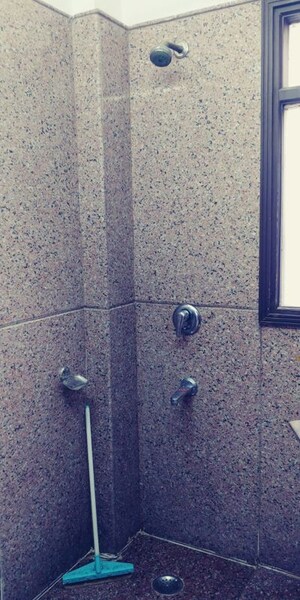 Furnished Amenities in 3 BHK Builder Floor at East Of Kailash – for Rent