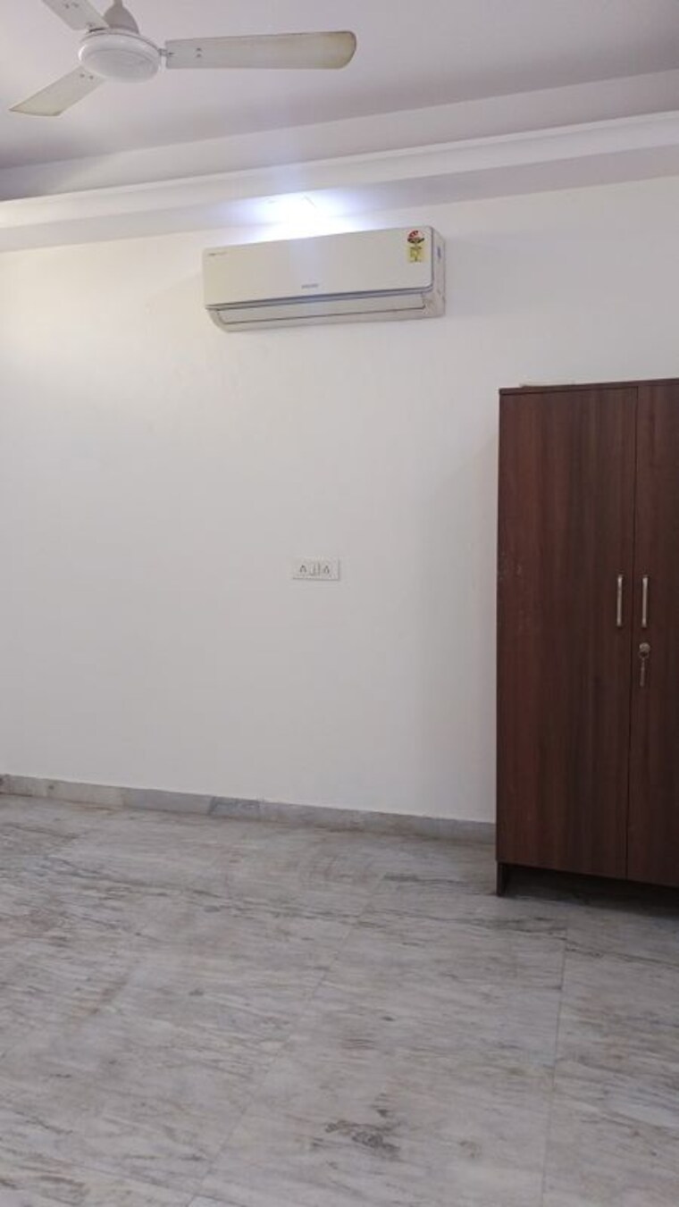 Room, patel nagar 1 Bedroom 1500 Sq.Ft. Builder Floor In Patel Nagar Delhi 10128495