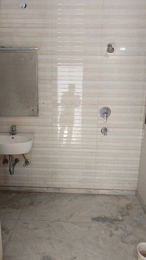 Master Bedroom in 1 BHK Builder Floor at Patel Nagar – for Rent