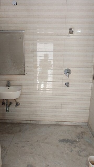 Master Bedroom in 1 BHK Builder Floor at Patel Nagar – for Rent