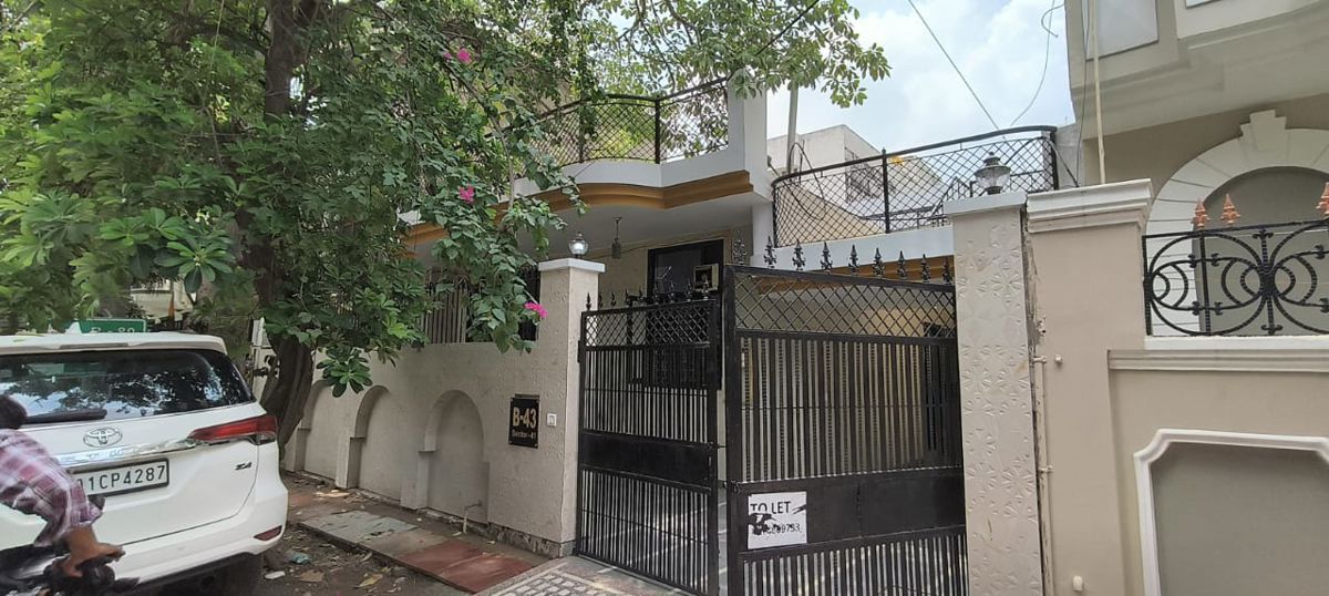 2 BHK + Pooja Room Independent House For Rent in RWA Apartments Sector 41