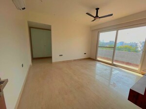 Room in 3 BHK Builder Floor at Ansal Sushant Lok I, Sector 43 – for Rent