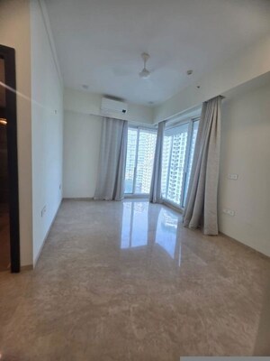 Room in 3 BHK Apartment at Raheja Imperia, Worli – for Rent