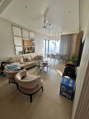Room in 2 BHK Apartment at Lodha The Park, Worli – for Rent
