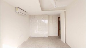 Room in 3 BHK Builder Floor at Ansal Sushant Lok I, Sector 43 – for Rent