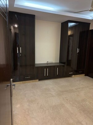 Room in 3 BHK Apartment at Safdarjung Enclave – for Rent