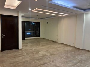 Room in 3 BHK Apartment at Saket – for Rent