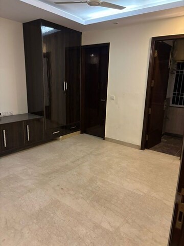 Room in 3 BHK Apartment at Saket – for Rent