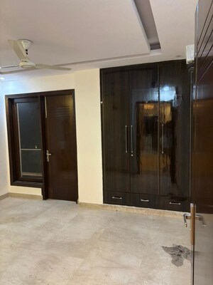 Room in 3 BHK Apartment at Saket – for Rent