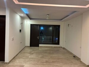 Room in 3 BHK Apartment at Saket – for Rent