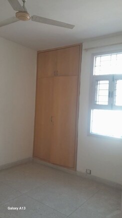 3 BHK + Pooja Room Builder Floor For Rent in Unitech South City II