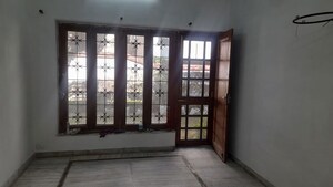 Room in 1 BHK Builder Floor at Dalanwala – for Rent