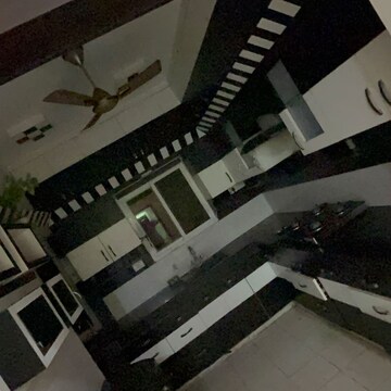 Team Area in 3.5 BHK Apartment at Greenwood Apartment, Gomti Nagar – for Rent