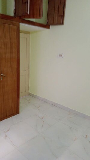 Room in 2.5 BHK Independent House at Gomti Nagar – for Rent