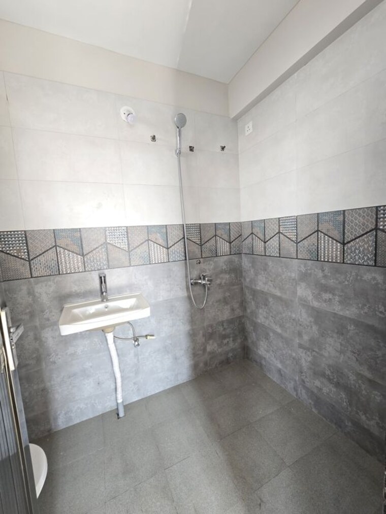 Bathroom, kharadi 2 Bedroom 950 Sq.Ft. Apartment In Kharadi Pune 10128604