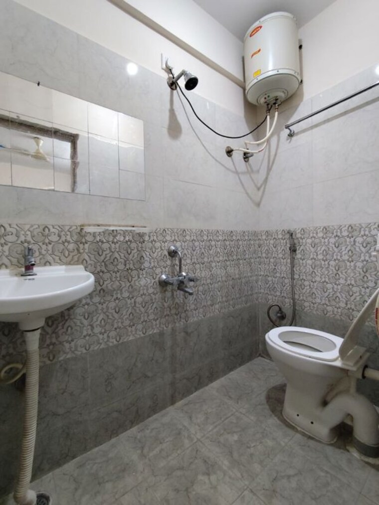 Bathroom, btm layout 1 1 Bedroom 600 Sq.Ft. Apartment In Btm Layout 1 Bangalore 10128599