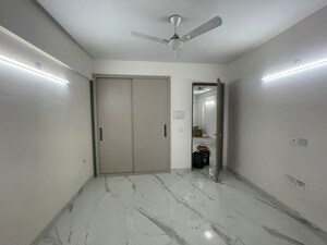 Room in 2.5 BHK Builder Floor at Smart World Gems, Sector 89 – for Rent