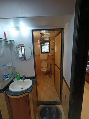 Master Bedroom in 2 BHK Apartment at Shree Amit Nagar CHS, Andheri West – for Rent