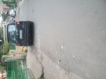 Parking in 2.5 BHK Builder Floor at Vasundhara Sector 2b – for Sale