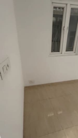 Room in 2.5 BHK Apartment at Samridhi Grand Avenue, Tech Zone 4 Greater Noida – for Sale