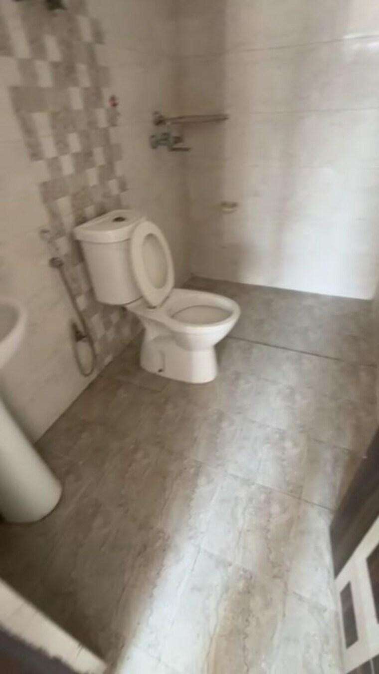 Bathroom, samridhi-grand-avenue 2.5 Bedroom 1080 Sq.Ft. Apartment In Tech Zone 4 Greater Noida Greater Noida 10128641