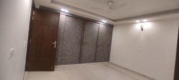 Room in 3.5 BHK Apartment at Safdarjung Enclave – for Rent
