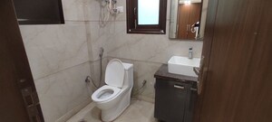 Bathroom in 3.5 BHK Apartment at Safdarjung Enclave – for Rent