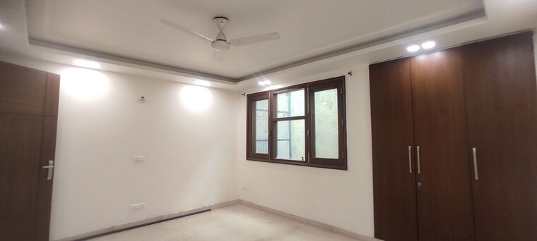 Room, safdarjung enclave 3.5 Bedroom 2550 Sq.Ft. Apartment In Safdarjung Enclave Delhi 10128642
