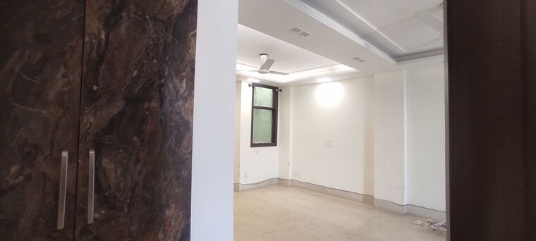 Room, safdarjung enclave 3.5 Bedroom 2550 Sq.Ft. Apartment In Safdarjung Enclave Delhi 10128642