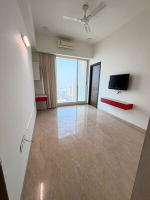 Room in 3 BHK Apartment at Raheja Imperia, Worli – for Rent